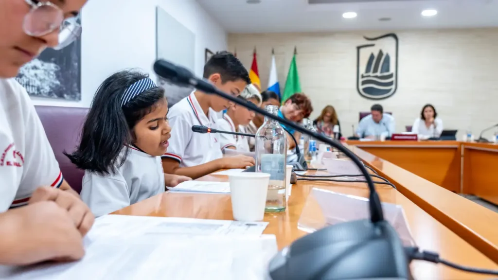 pleno-ayuntamiento-puerto-rosaio-ciudad-amiga-infancia