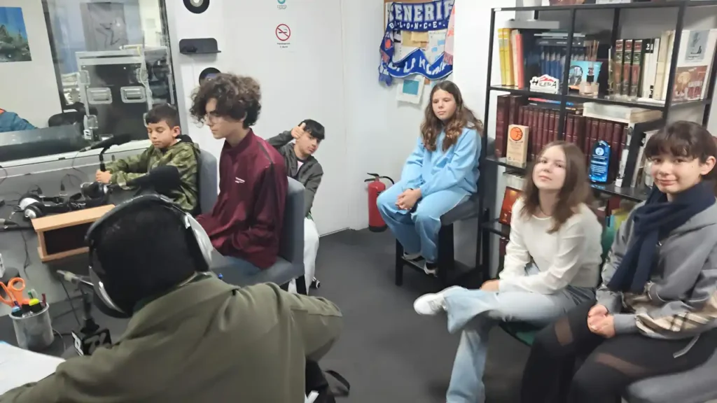 radio-ciudad-amiga-infancia-brena-baja